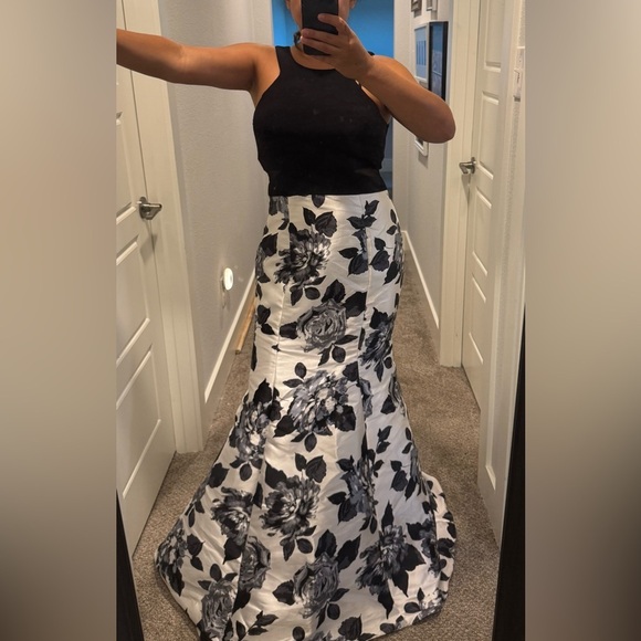 Xcape Elegant Black and White Floral Maxi Ball Gown Mermaid Women's Dress - Picture 6 of 11